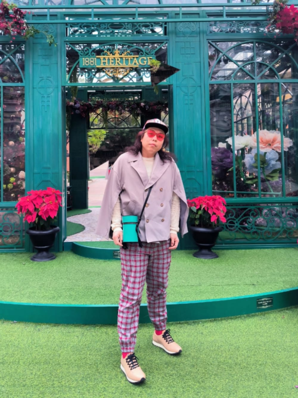 「OPENING CEREMONYのアイテム（スニーカー、ベージュ系）」を使った、Panda Ngさん（メンズ・180cm）の冬コーディネートの1枚目の写真