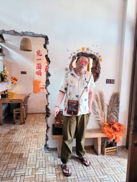 「アイテム（サンダル）」を使った、Panda Ngさん（メンズ・180cm）の秋コーディネート