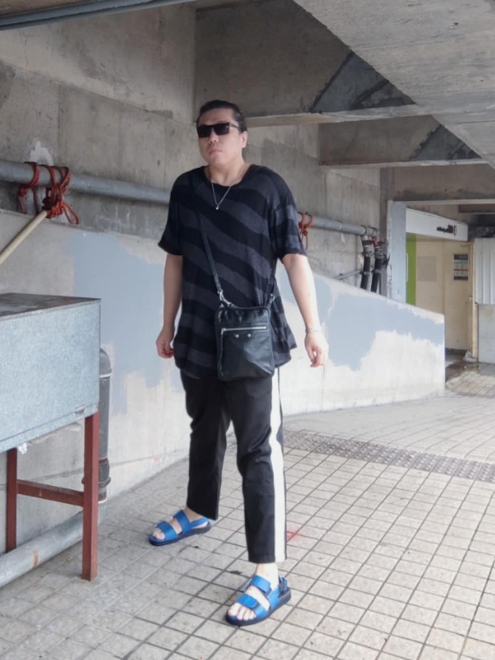 「gommeのアイテム（Tシャツ/カットソー、その他）」を使った、Panda Ngさん（メンズ・180cm）の秋コーディネートの1枚目の写真