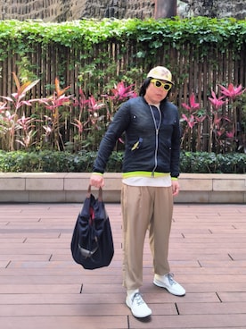 「CAMPER（カンペール）のアイテム」を使った、Panda Ngさん（メンズ・180cm）の春コーディネート
