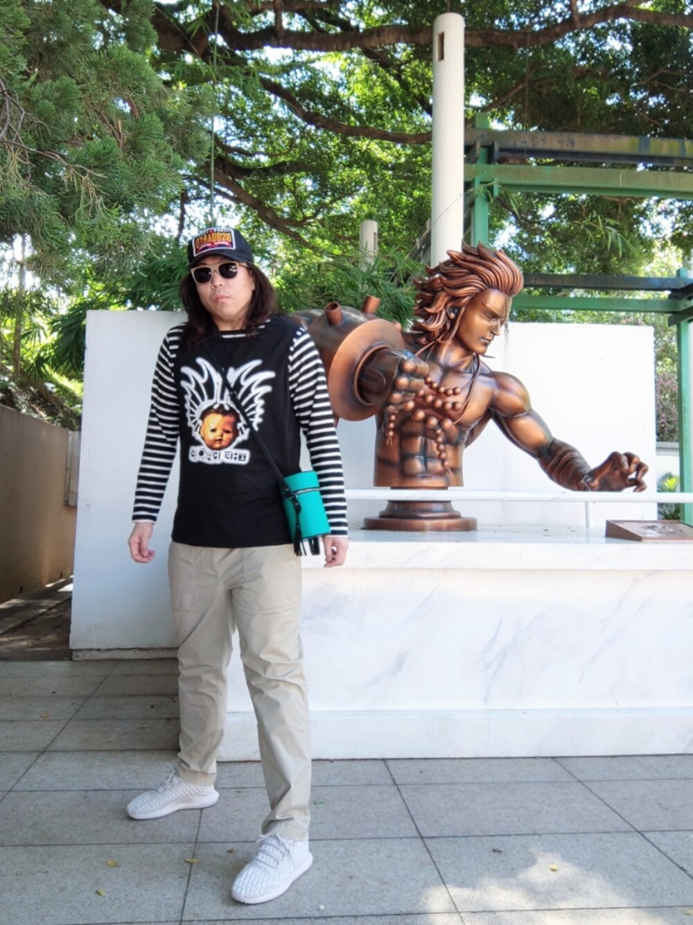 「SUPERのアイテム（サングラス、ベージュ系）」を使った、Panda Ngさん（メンズ・180cm）の秋コーディネートの1枚目の写真