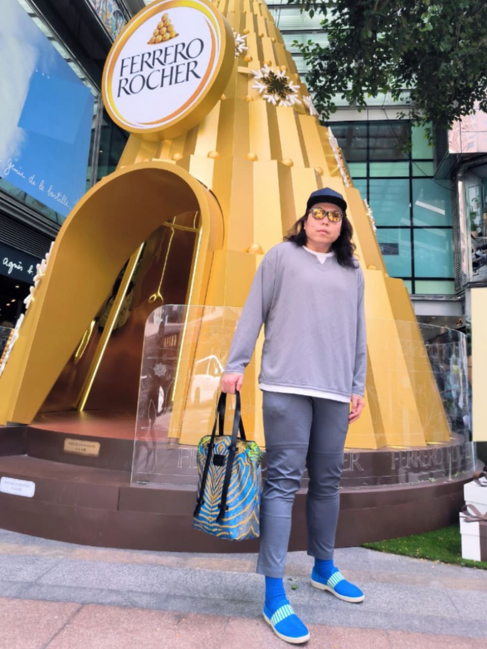 「Rivierasのアイテム（モカシン/デッキシューズ、ブルー系）」を使った、Panda Ngさん（メンズ・180cm）の冬コーディネートの1枚目の写真