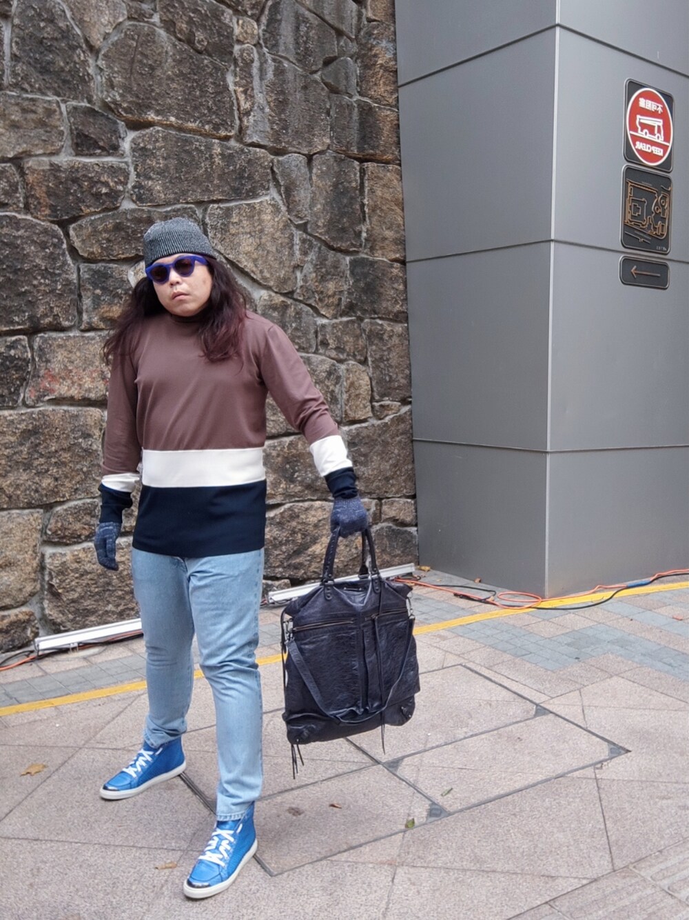 「LOUIS LEEMANのアイテム（スニーカー、ブルー系）」を使った、Panda Ngさん（メンズ・180cm）の春コーディネートの1枚目の写真