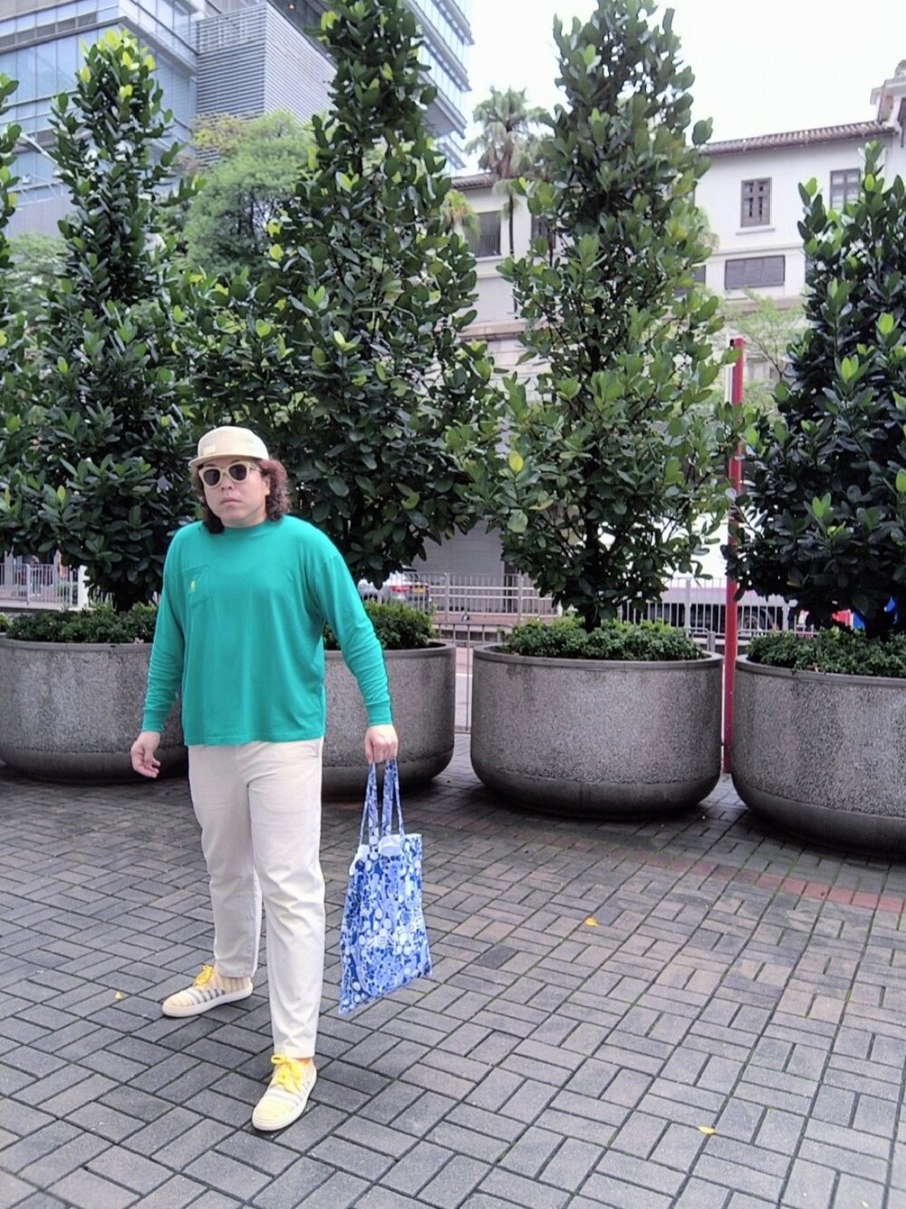 「SWEARのアイテム（シューズ、イエロー系）」を使った、Panda Ngさん（メンズ・180cm）の夏コーディネートの1枚目の写真