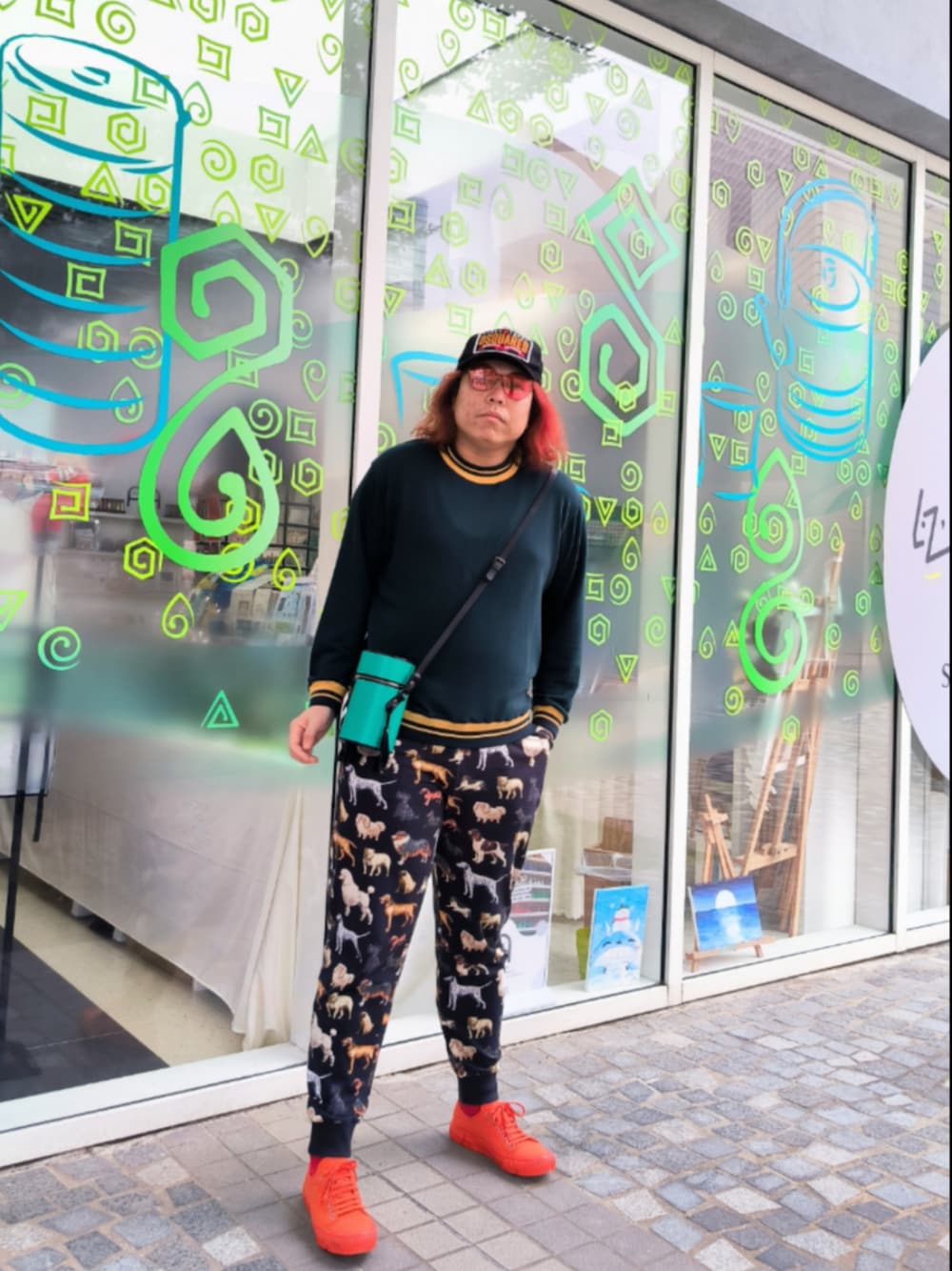 「bothのアイテム（シューズ、オレンジ系）」を使った、Panda Ngさん（メンズ・180cm）の秋コーディネートの1枚目の写真