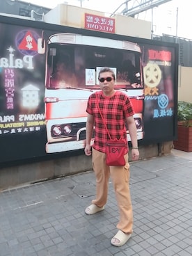 「FOREVER 21（フォーエバー トゥエンティーワン）のアイテム（トップス）」を使った、Panda Ngさん（メンズ・180cm）の夏コーディネート