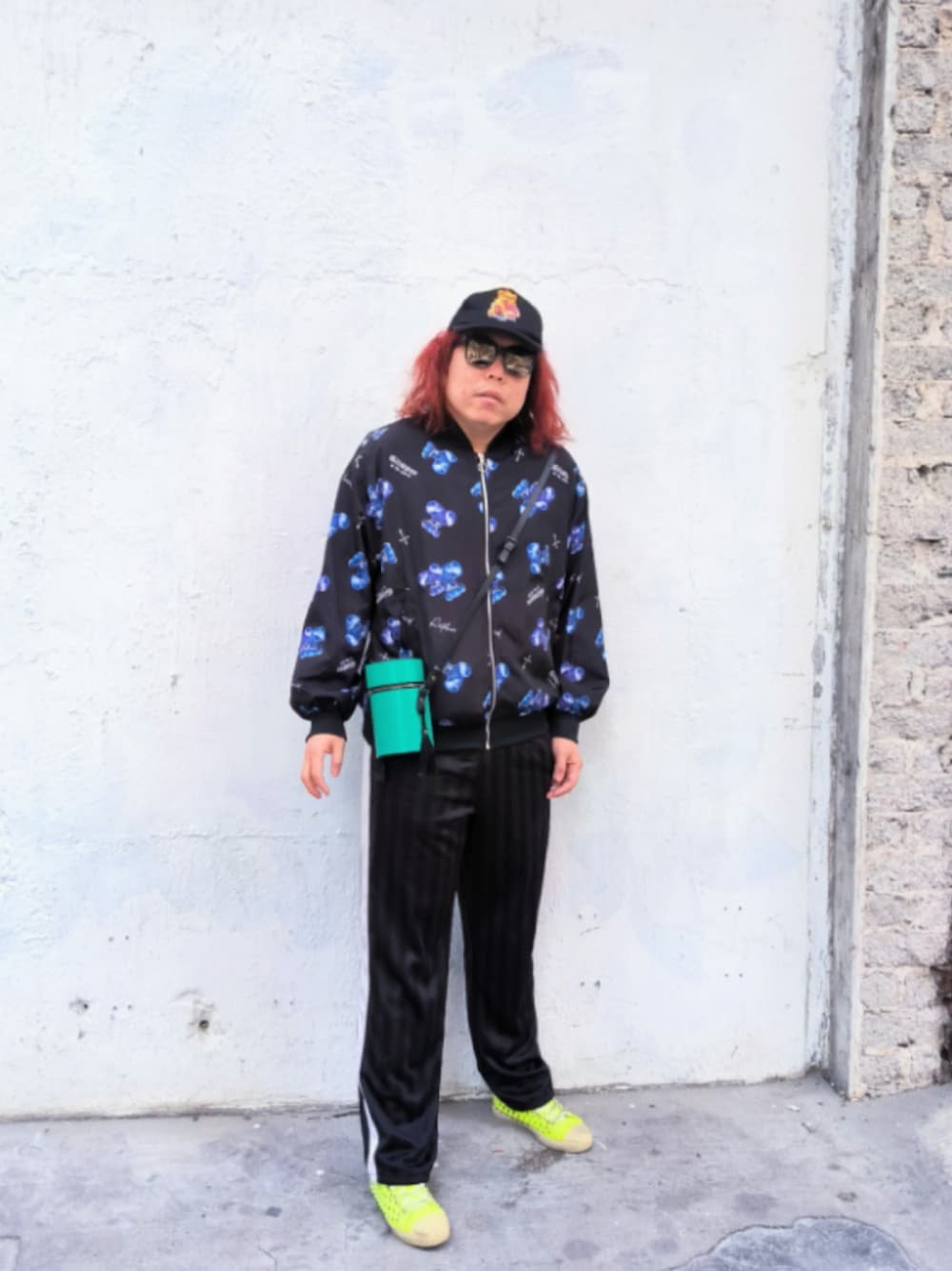 「VANITY VANILLAのアイテム（トレンチコート、ブラック系）」を使った、Panda Ngさん（メンズ・180cm）の冬コーディネートの1枚目の写真