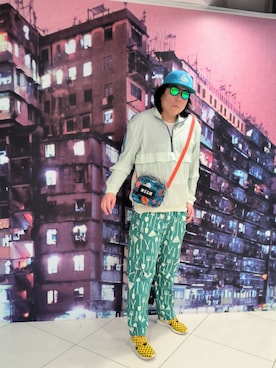 「アイテム（サンバイザー）」を使った、Panda Ngさん（メンズ・180cm）の春コーディネート