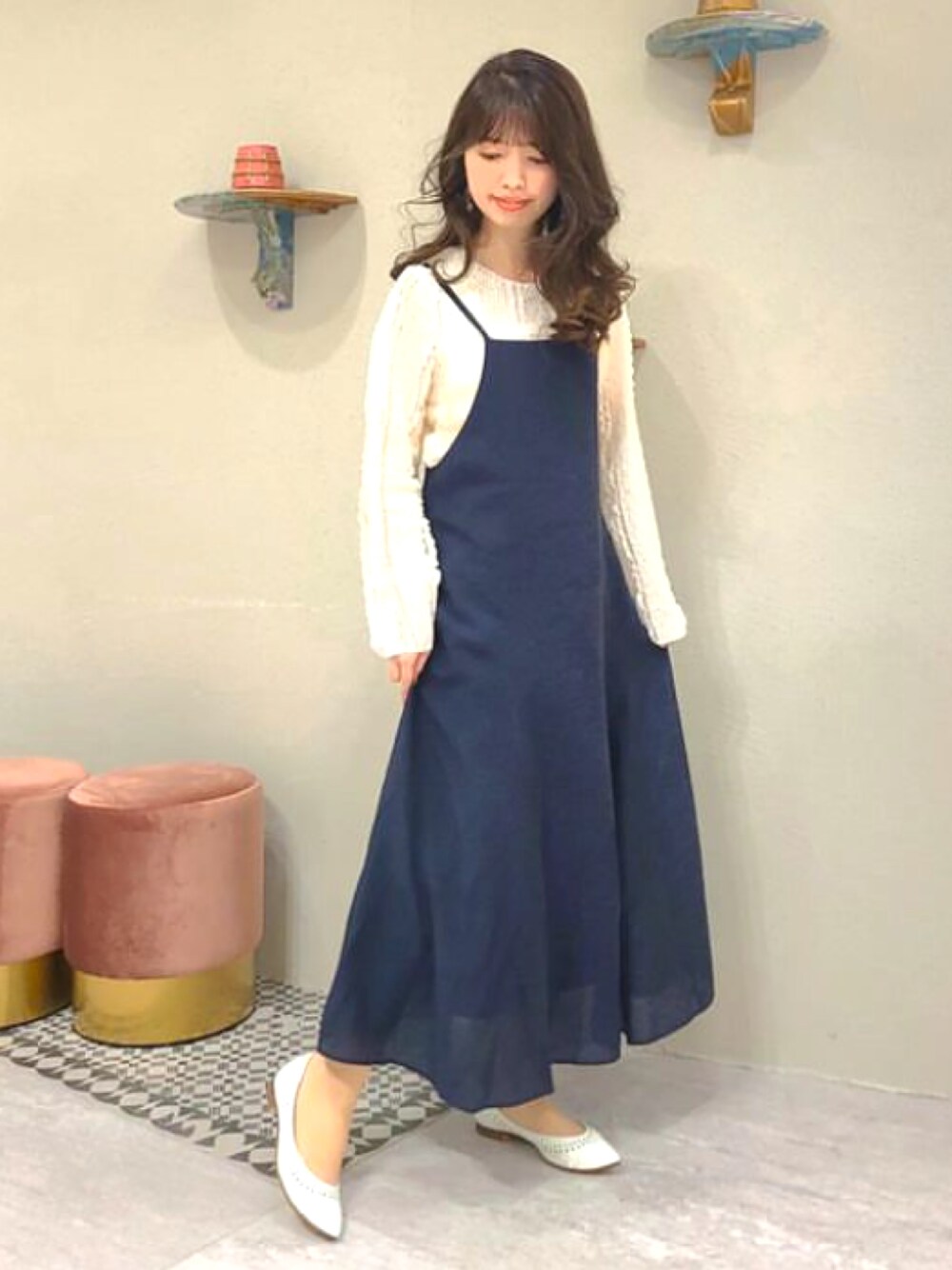 「パンプス、メッシュパンプス、白パンプス、フラットパンプス、フラットシューズ、ペタンコ靴、ポインテッドトゥ、キャミワンピ、大人カジュアル、レイヤードスタイル、休日スタイル、お出かけコーデ、春コーデ、春色、春めきシューズ」｜「JELLY BEANSのメッシュフラットパンプス【Made in Japan】(130-11226)JELLY BEANS(ジェリービーンズ)（パンプス、ホワイト系）」を使った、JELLYBEANSさん（レディース・158cm）の春コーディネートの1枚目の写真