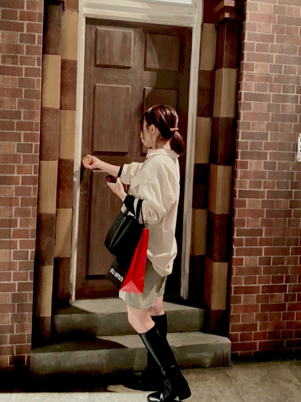 「休日コーデ、秋コーデ、ショートパンツ、ショートパンツ×ブーツ、ロングブーツ、コーデュロイジャケット、低身長」｜「GUのアイテム（ブーツ、ブラック系）」を使った、ponzuさん（レディース・153cm）の秋コーディネートの1枚目の写真