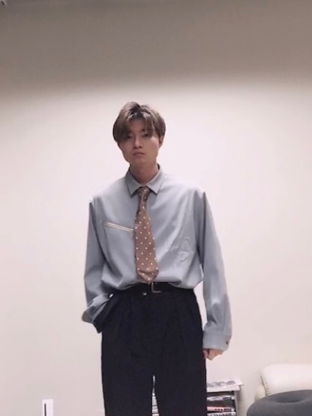 「メンズコーデ、春服デビュー宣言、春服みてみて、オトナカジュアル、キレイめ、CULLNI、CULLNIコーデ、低身長コーデ」｜「CULLNIのSTUDIOUS別注 New Standard Shirt（シャツ/ブラウス、グレー系）」を使った、Yosukeさん（メンズ・160cm）の春コーディネートの1枚目の写真