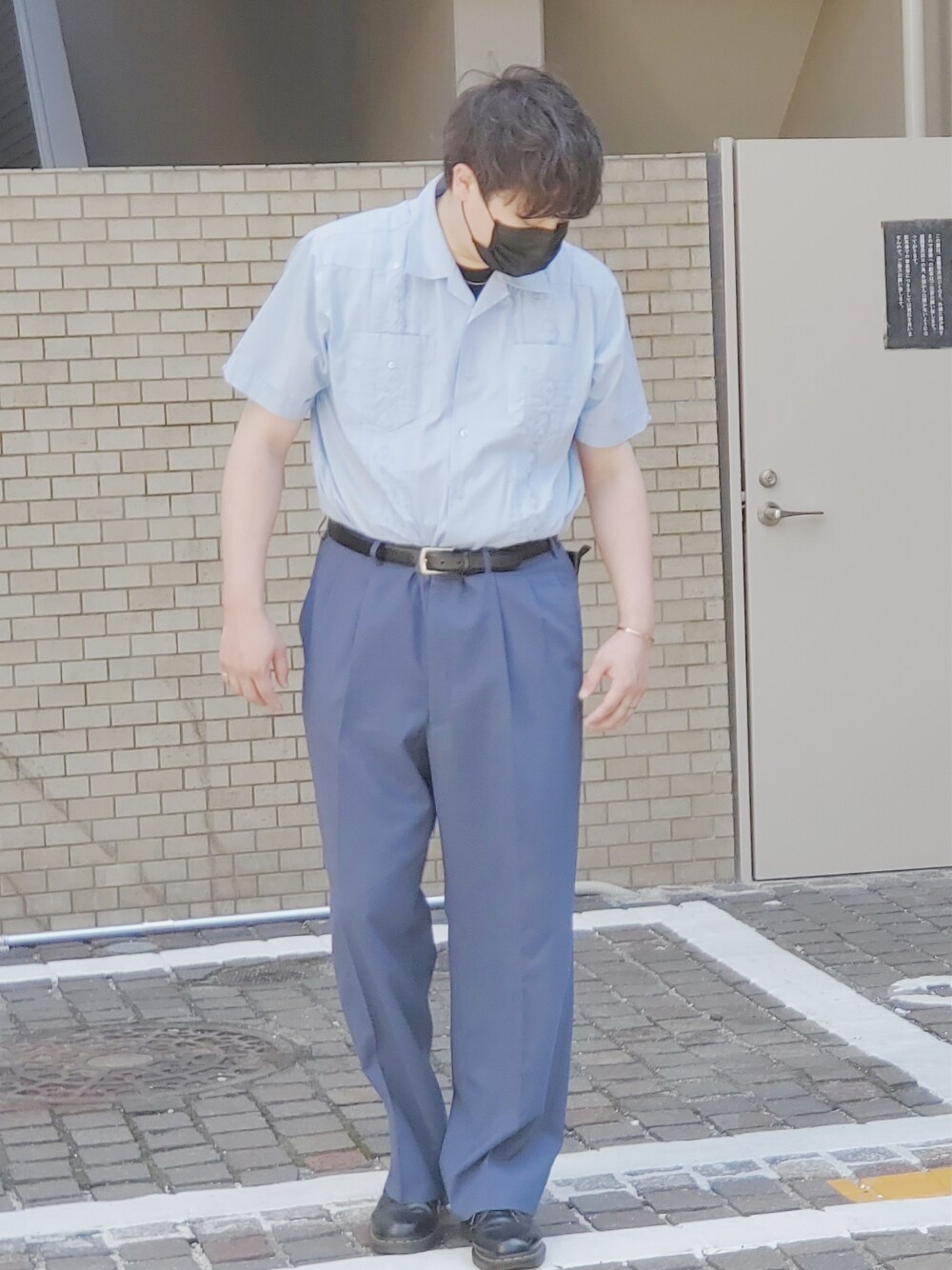 「タックイン、ワントーンコーデ、オープンカラーシャツ、シャツスタイル、半袖シャツ、青、ブルー、カジュアルコーデ、オトナカジュアル、おしゃれさんと繋がりたい、お洒落さんとつながりたい、古着、古着好きな人と繋がりたい、キューバシャツ、ビックシルエット」｜「古着のアイテム（シャツ/ブラウス、ブルー系）」を使った、tummyshigeさん（メンズ・176cm）の春コーディネートの1枚目の写真