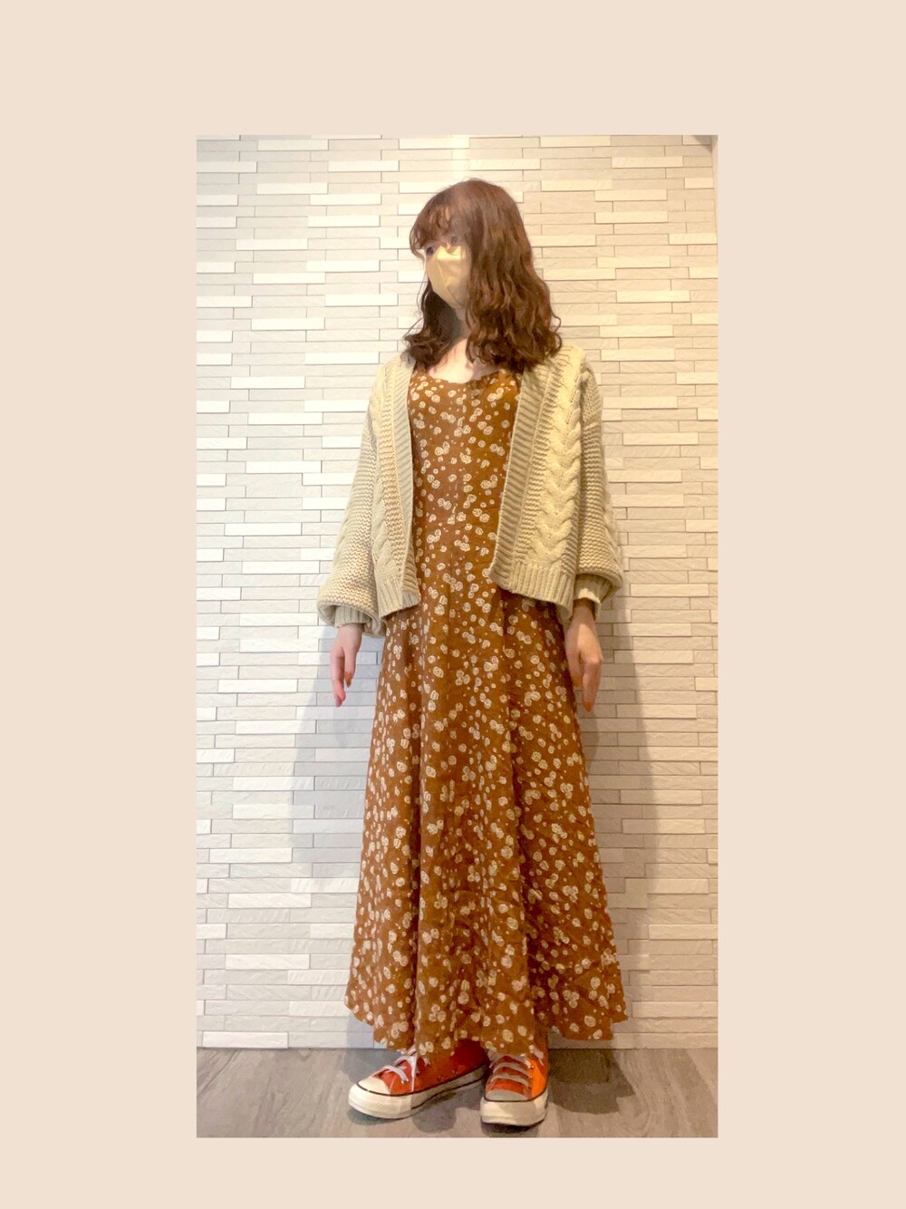「秋色、秋服、flower、コンバース、低身長コーデ、低身長、コンバース オールスター、今日のコーデ、古着、スニーカーコーデ、スニーカー、スニーカー女子」｜「usedのアイテム（ワンピース、ブラウン系）」を使った、ぽ む さん（レディース・151cm）の秋コーディネートの1枚目の写真