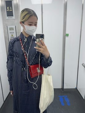 「TOGA PULLA（トーガ　プルラ）のアイテム（シャツワンピース）」を使った、明日海さん（レディース・162cm）の秋コーディネート