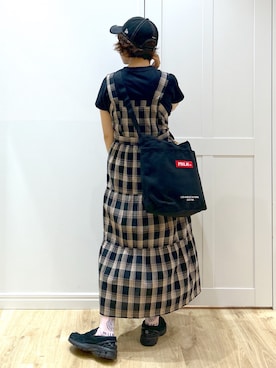「アイテム（キーホルダー）」を使った、MIKOTOさん（レディース・164cm）の夏コーディネート