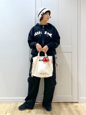 「MILKFED.（ミルクフェド）のARCH COOPER LOGO ZIP UP HOODIE（パーカー）」を使った、MIKOTOさん（レディース・164cm）の夏コーディネート