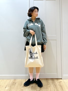 「アイテム（キーホルダー）」を使った、MIKOTOさん（レディース・164cm）の秋コーディネート