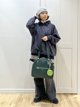 「アイテム（キーホルダー、ブラック系）」を使った、MIKOTOさん（レディース・164cm）の冬コーディネート