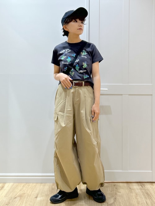 セール】FLOWER PRINT AND EMBROIDERY COMPACT S/S TEE（Tシャツ