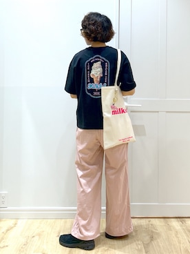 「アイテム（キーホルダー）」を使った、MIKOTOさん（レディース・164cm）の夏コーディネート