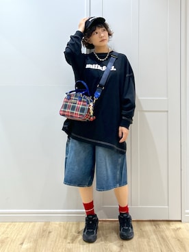 「アイテム（キーホルダー、レッド系）」を使った、MIKOTOさん（レディース・164cm）の秋コーディネート