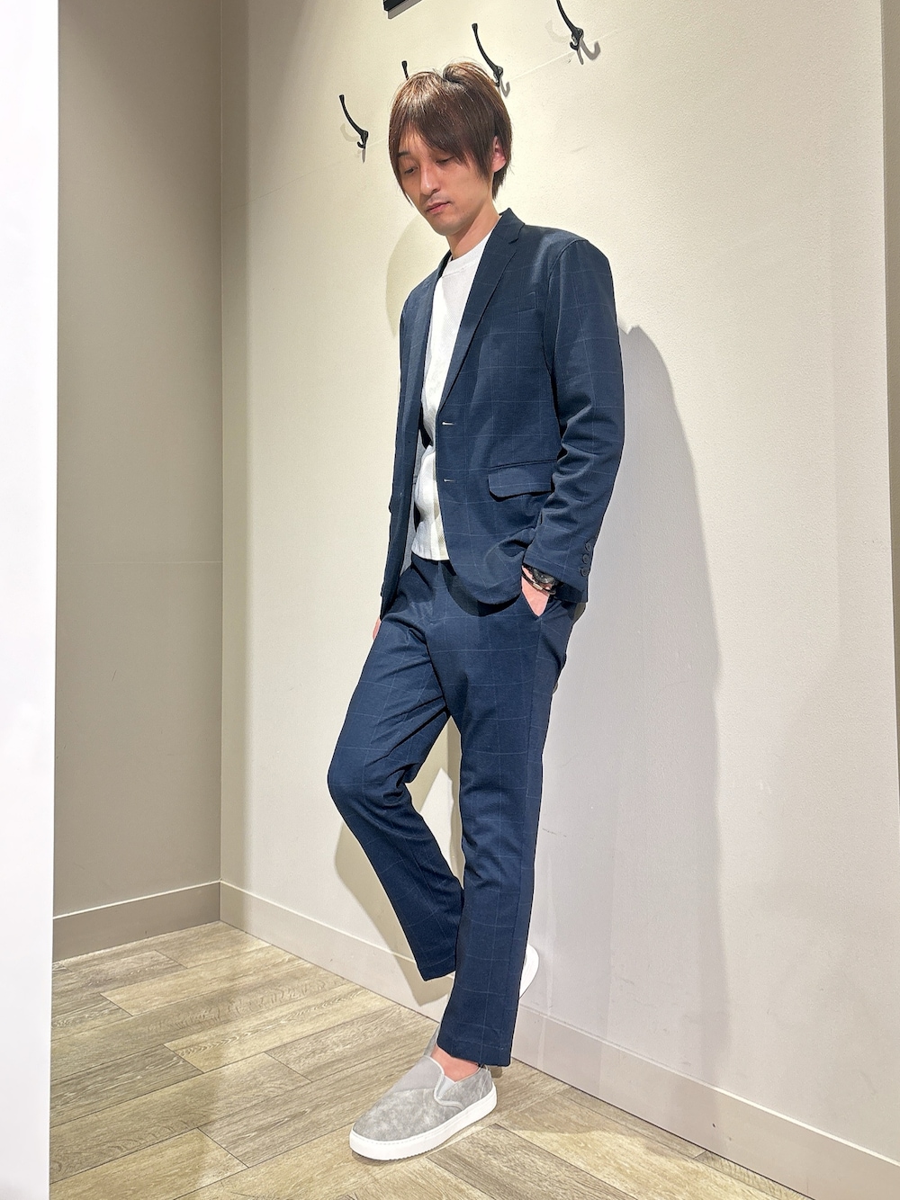 「きれいめカジュアル、セットアップ、セットアップスタイル、オフィスカジュアル、ニット、スリッポン、デート、スーツ、セレモニー、モード、チェック、オトナカジュアル、お洒落さんとつながりたい、WEB限定、オフィススタイル」｜「ABAHOUSE GRAYの【上下2点セット/セットアップ対応】ポンチセットアップ/スーツ（セットアップ、ブルー系）」を使った、★たか★さん（メンズ・178cm）の冬コーディネートの1枚目の写真
