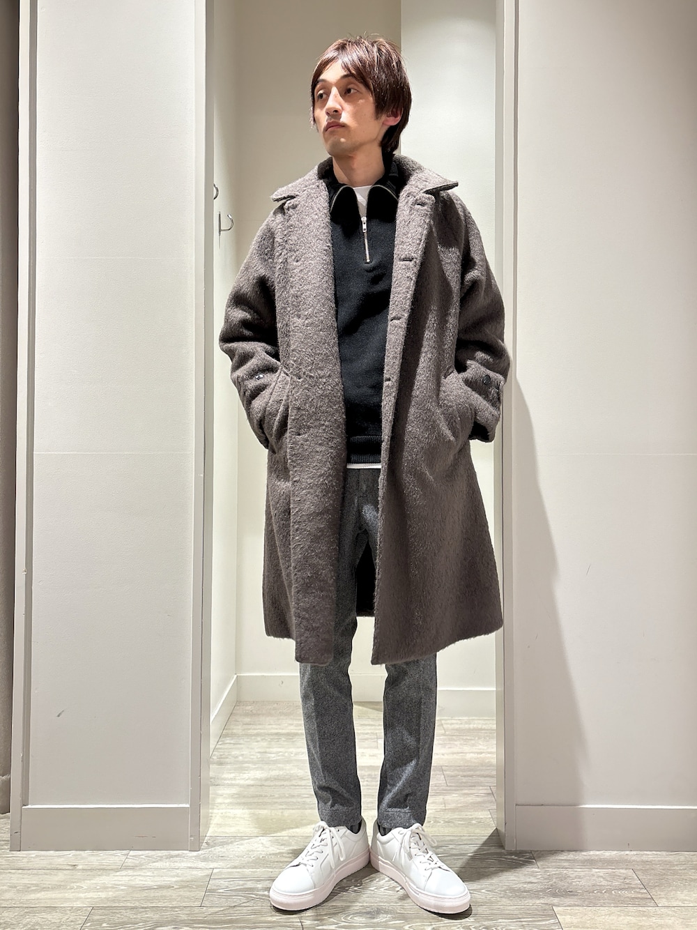 「最近のいい感じコーデ、クリスマスに着たい服、オーバーサイズ、オトナカジュアル、おしゃれさんと繋がりたい、スラックス、冬コーデ、コート、レイヤード、ヘリンボーン柄、起毛、デート、モード、大人コーデ、レイヤードスタイル」｜「AH ABAHOUSEの【AH ABAHOUSE】バルマカーン シャギー コート（ステンカラーコート、ブラウン系）」を使った、★たか★さん（メンズ・178cm）の冬コーディネートの1枚目の写真