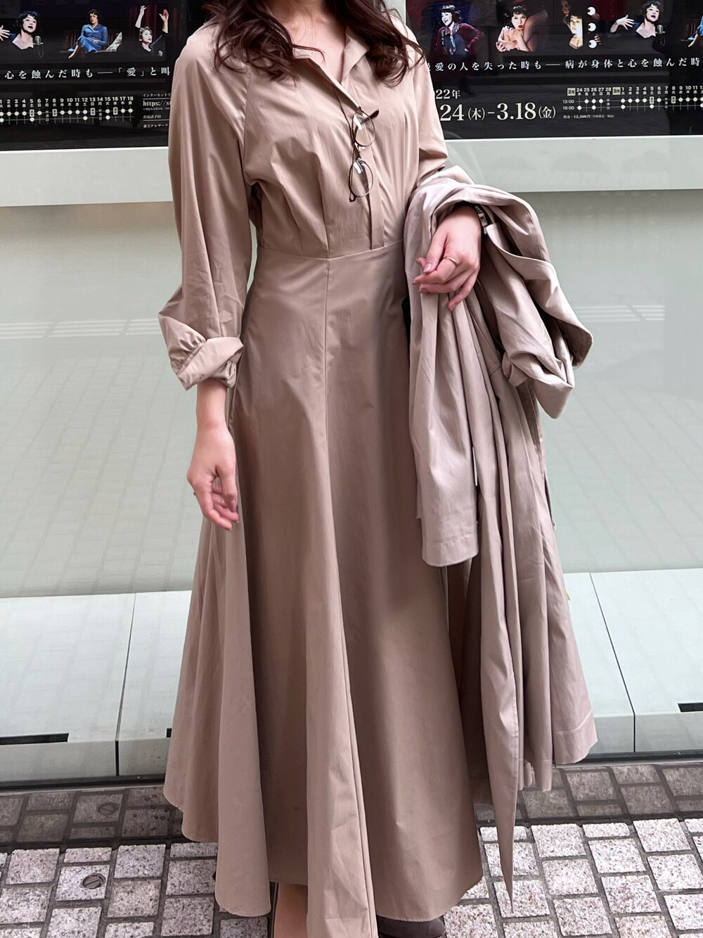「niko and...のカラフルトレンチコート（トレンチコート、ベージュ系）」を使った、Yさん（レディース・158cm）の春コーディネートの1枚目の写真