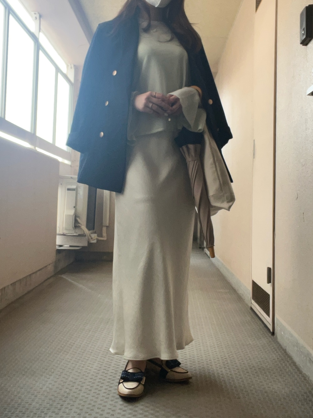 「Mila OwenのベアSETラッフルデザインシアーニット【手洗い可能】（ニット/セーター、グリーン系）」を使った、Yさん（骨格ウェーブ・レディース・158cm）の春コーディネートの1枚目の写真