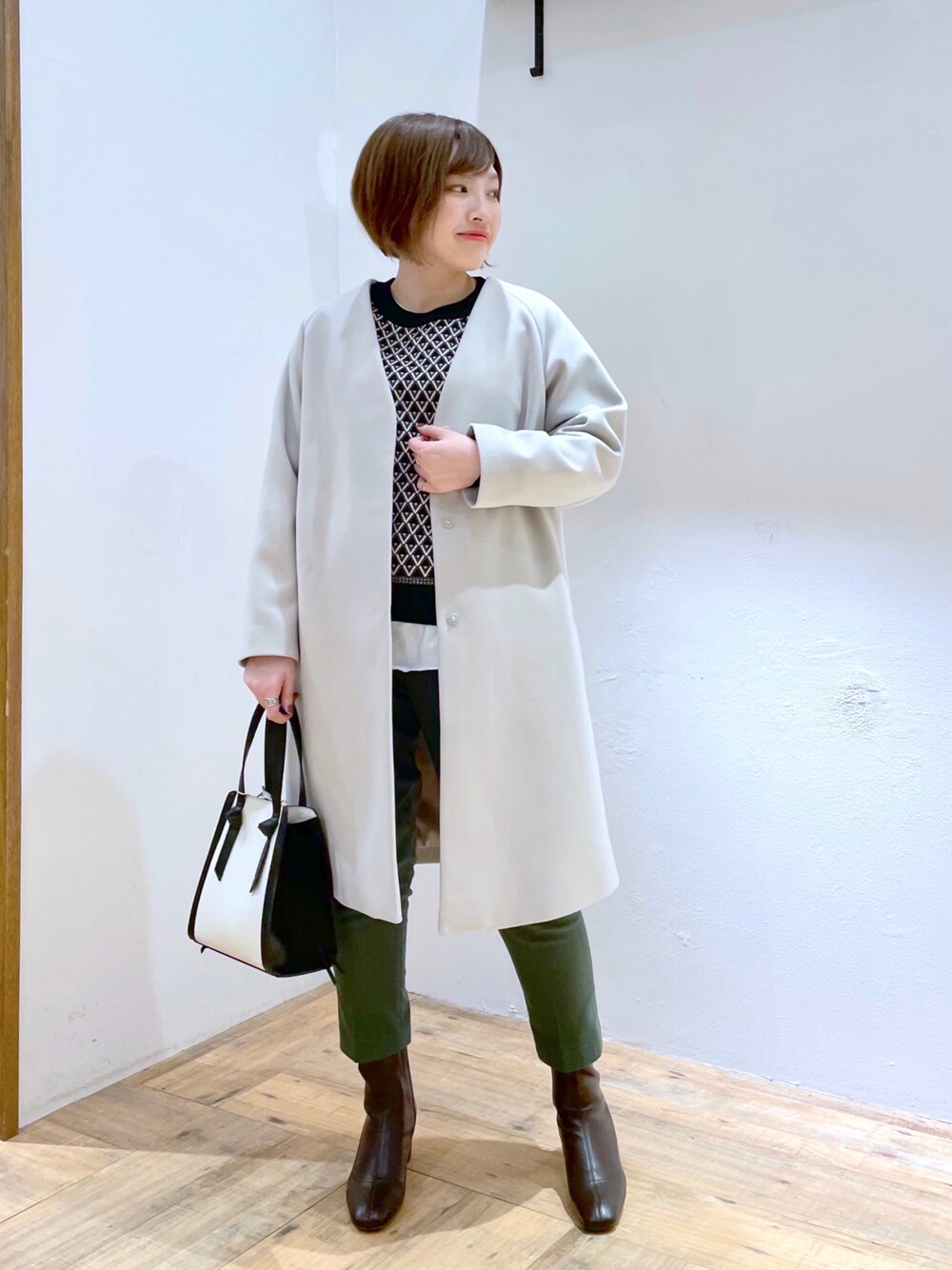 軽やかノーカラーコート/947219を使った人気ファッション