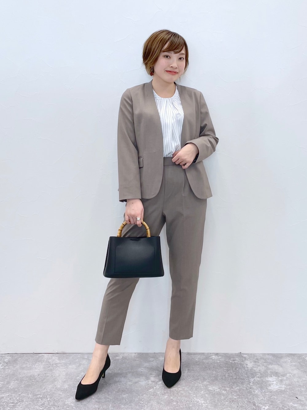 ウツクシルエットVジャケット/236479を使った人気ファッション