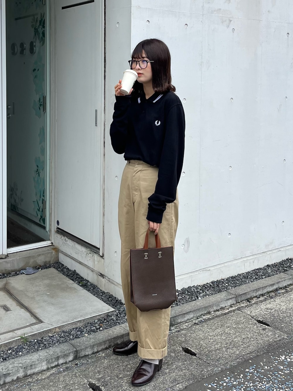 「休日スタイル、お出かけコーデ、秋物準備はじめました、秋カラー、秋のコーデ、高身長コーデ、骨格ストレート、チノパン、秋先取りコーデ、ポロシャツ、ロンT、ブラウン、オトナカジュアル、きれいめカジュアル、メガネ女子」｜「LENOのアイテム（チノパンツ、ベージュ系）」を使った、おはなさん（レディース・168cm）の秋コーディネートの1枚目の写真
