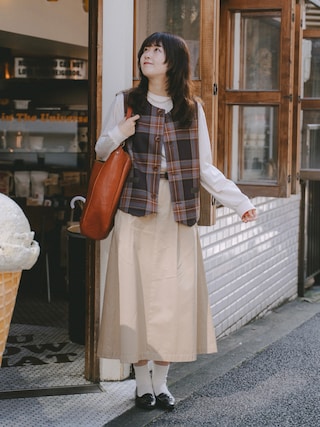 「LACOSTE（ラコステ）の[LACOSTE/ラコステ] ワンポイントロゴ クルーネックロンT（Tシャツ/カットソー）」を使った、おはなさん（レディース・168cm）の秋コーディネート