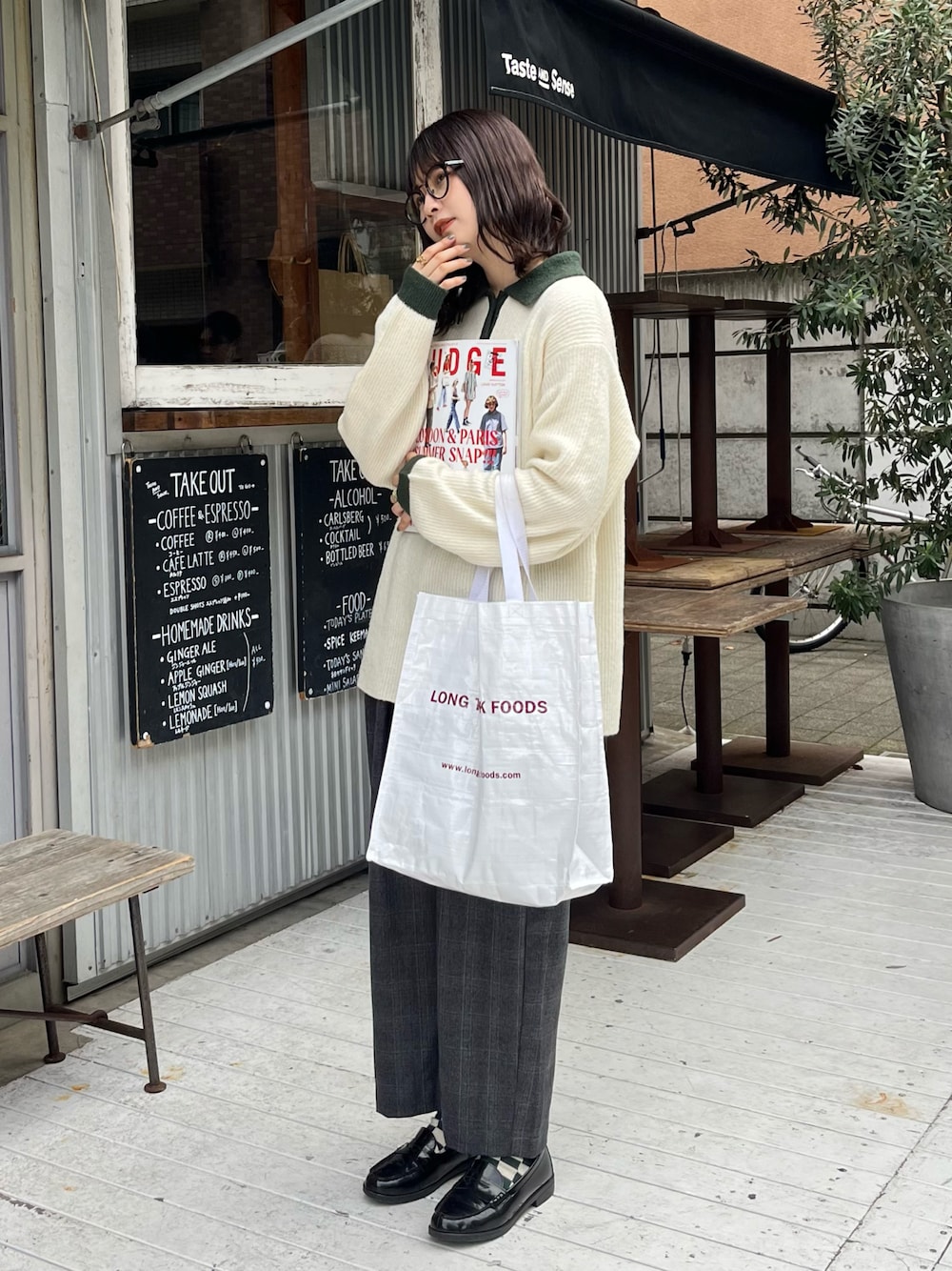 「秋コーデ、休日コーデ、きれいめカジュアル、秋カラー、大人かわいい、お出かけコーデ、秋物準備はじめました、オトナカジュアル、パンツコーデ、プチプラ、秋服、メガネ女子、ワイドパンツ、ゆるコーデ、ポロシャツ」｜「MONO-MART LADY'Sのモヘアライク配色オーバーサイズポロニット（ポロシャツ、ホワイト系）」を使った、おはなさん（レディース・168cm）の秋コーディネートの1枚目の写真