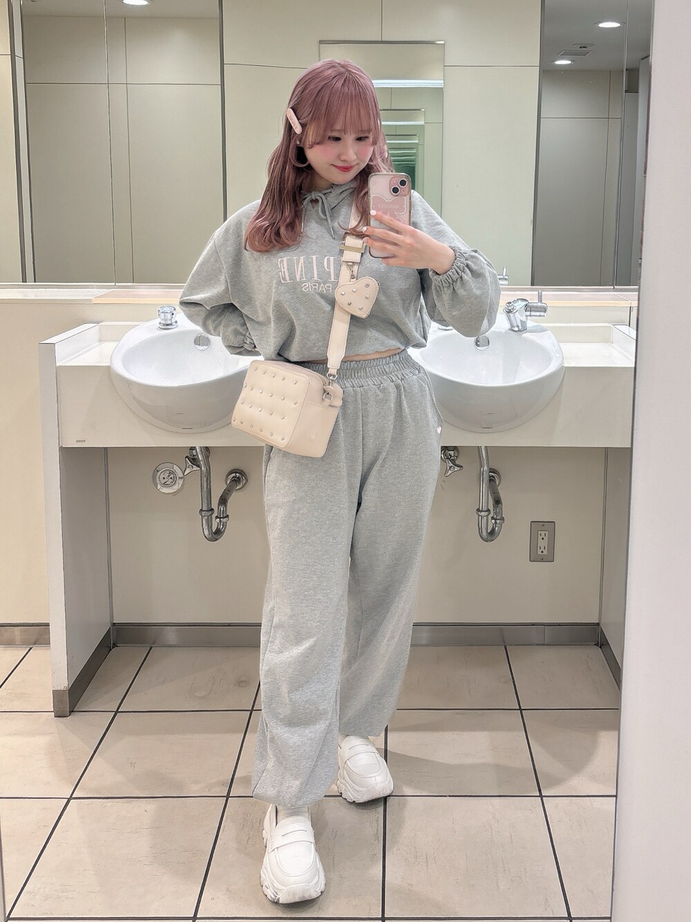 epineのスウェットパンツを使った人気ファッション