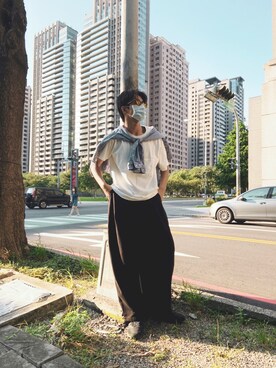「JW Anderson（ジェイダブリューアンダーソン）のアイテム（Tシャツ/カットソー）」を使った、さいさん（メンズ・178cm）の夏コーディネート