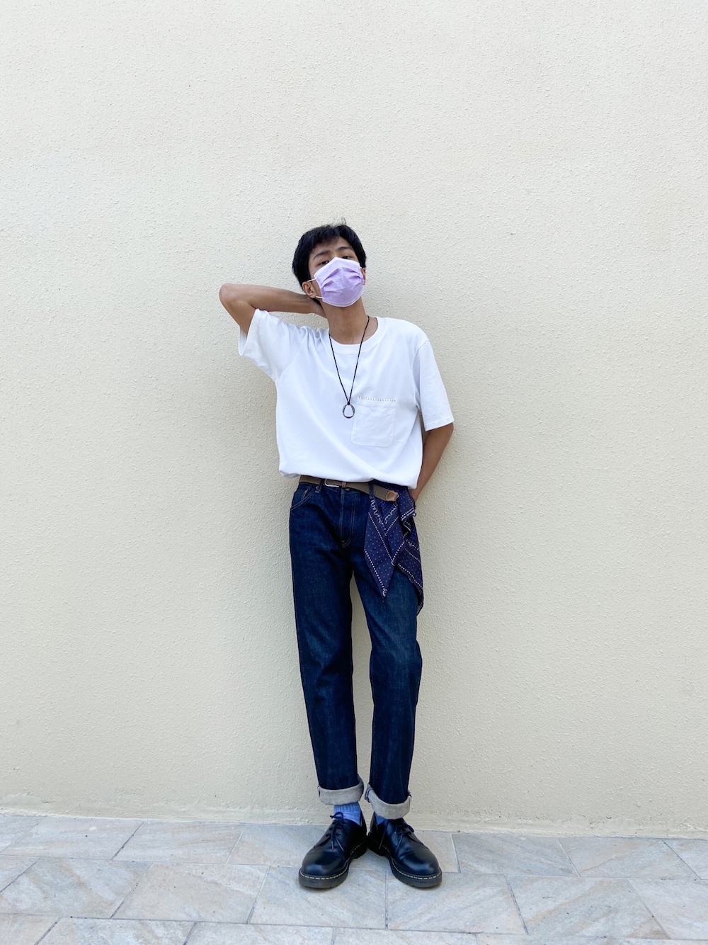 「ootd、夏、街頭穿搭、皮鞋、牛仔褲、日系極簡、基礎款、1461」｜「JW Andersonのアイテム（Tシャツ/カットソー、ホワイト系）」を使った、さいさん（メンズ・178cm）の秋コーディネートの1枚目の写真