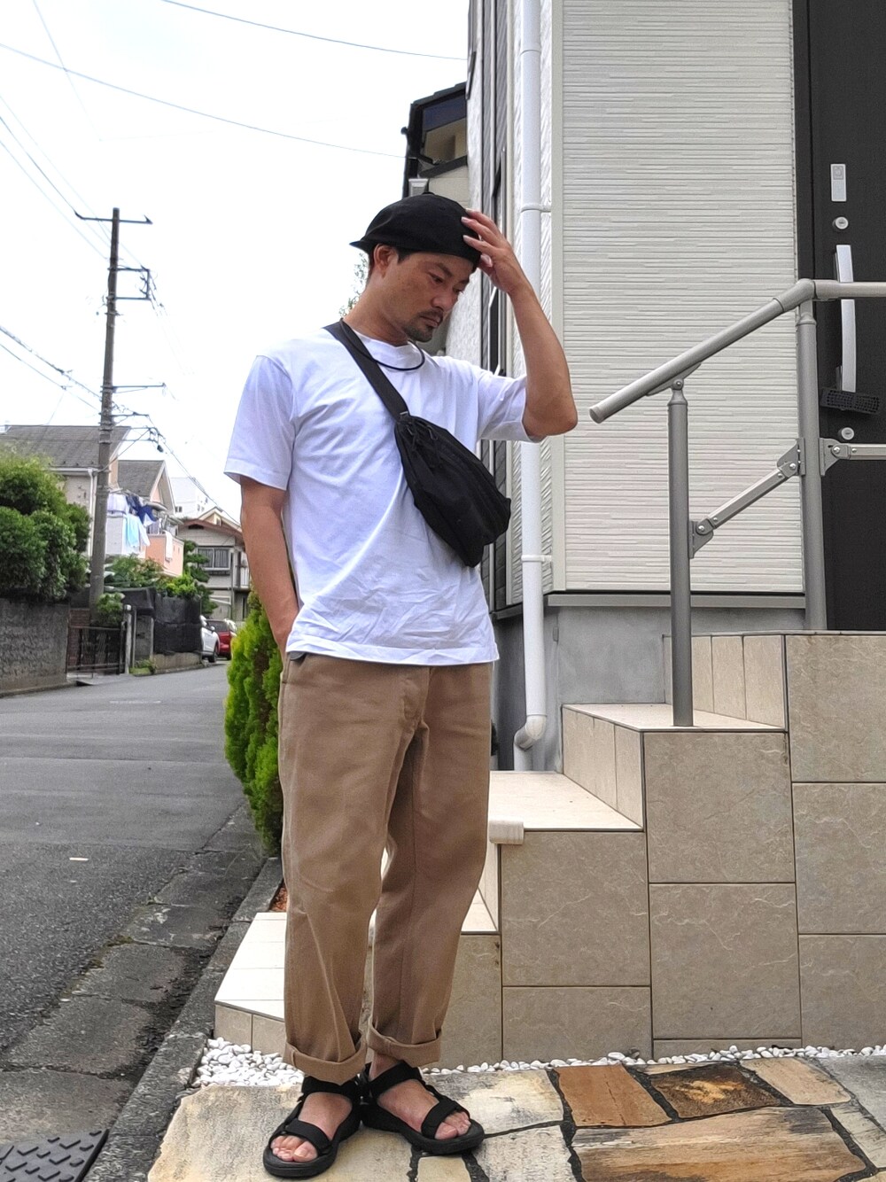 「大人カジュアル、夏だ！Tシャツ着よう！、シンプル、キャップ、サンダル、低身長、M52、Tシャツ」｜「Tevaの【Teva/テバ】HURRICANE / ハリケーン XLT2（サンダル、ブラック系）」を使った、@あねもね さん（メンズ・168cm）の夏コーディネートの1枚目の写真