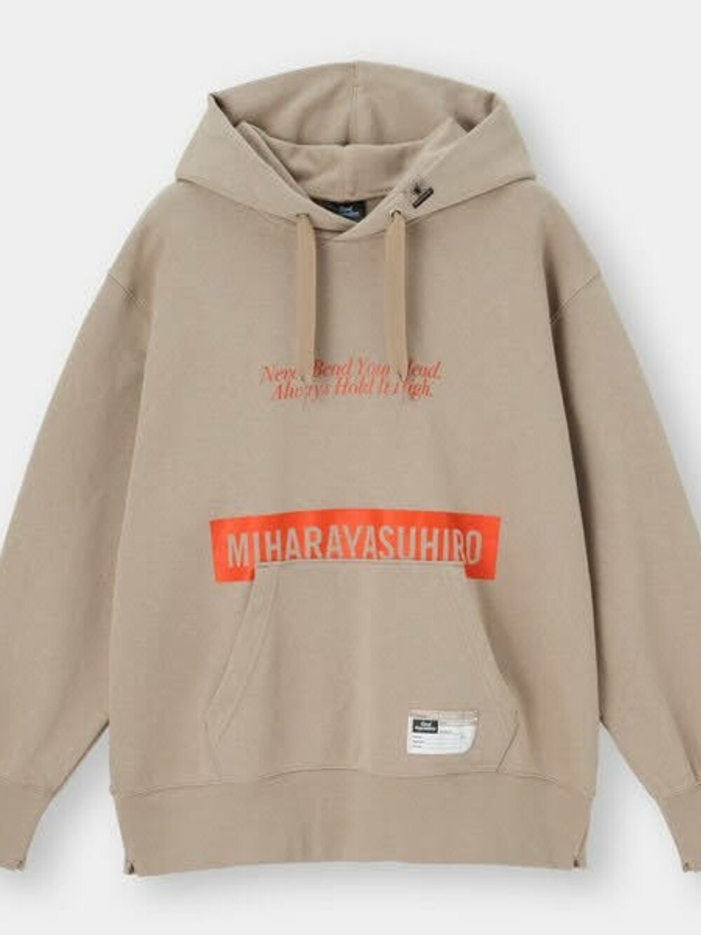 「GU、GU×MIHARAYASUHIRO、パーカー、ベージュ、ブラウン、レッド、プリントパーカー、コーデュロイパンツ、ワイドパンツ、スニーカー、レースアップシューズ、キャップ、NEW ERA、ストリート、裏原」|「GUのアイテム(パーカー、ベージュ系)」を使った、msg1961さん(メンズ・170cm)の春コーディネートの2枚目の写真