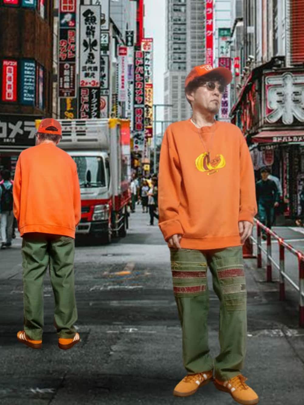 「メガネ男子、スウェット、カジュアルコーデ、シンプルコーデ、オーバーサイズ、古着MIX、ストリート、カーゴパンツ、再構築、キャップ、オレンジ、モスグリーン、グリーン、アメカジ、adidas」｜「VINTAGEのアイテム（スウェット、オレンジ系）」を使った、msg1961さん（メンズ・170cm）の春コーディネートの1枚目の写真