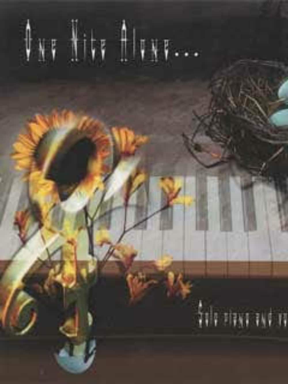 ブラック系のダウンジャケット/コート、ブラック系のTシャツ/カットソー、グレー系のスラックスを着用したメンズの春コーディネートの2枚目の写真