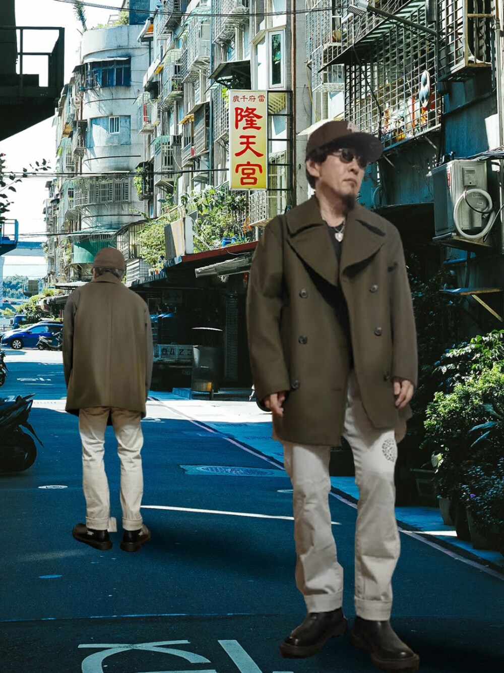 「ビッグシルエット、ミリタリー、ブーツ、Pコート、キャップ、ストリート、ユニクロ、ミリタリージャケット、サイドゴアブーツ、白パンツ、スキニーデニム、黒Tシャツ、ラインストーン、UNIQLO+J、相互フォロー」｜「UNIQLOの＋J2021AWピーコート（ピーコート、ブラウン系）」を使った、msg1961さん（メンズ・170cm）の秋コーディネートの1枚目の写真
