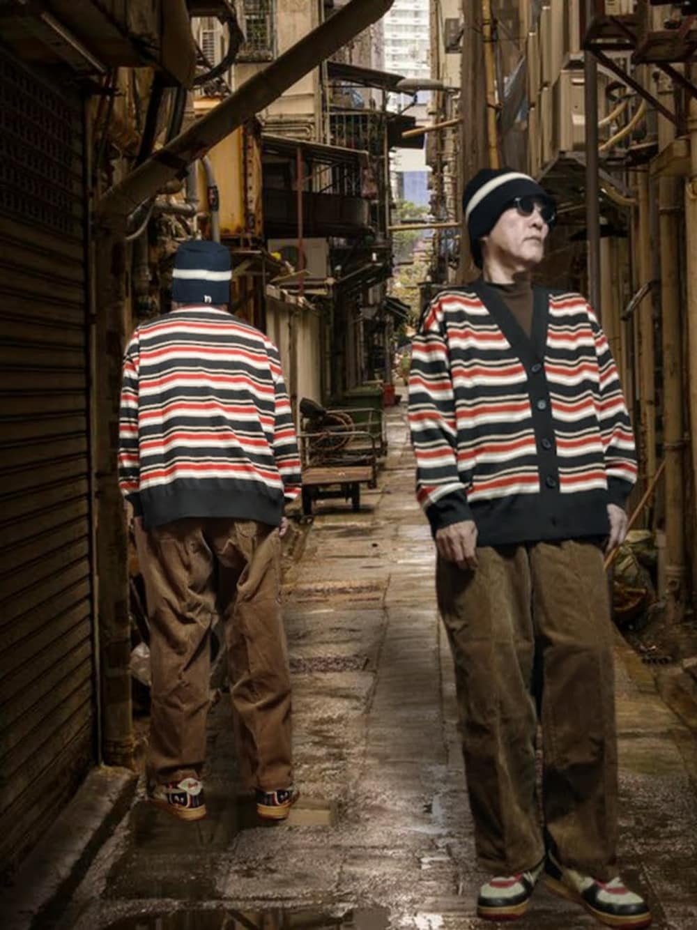 「UNIQLOMARNI、ユニクロマルニ、カーディガン、ボーダーカーディガン、ボーダー、コーデュロイパンツ、ワイドパンツ、カーディガン×Tシャツ、スニーカー、バケットハット、ニット帽、レッド、ブラウン、ブラウン×レッド、ニット」｜「UNIQLOのユニクロU2020AWコーデュロイワイドワークパンツ(BROWN)（その他パンツ、ブラウン系）」を使った、msg1961さん（メンズ・170cm）の冬コーディネートの1枚目の写真
