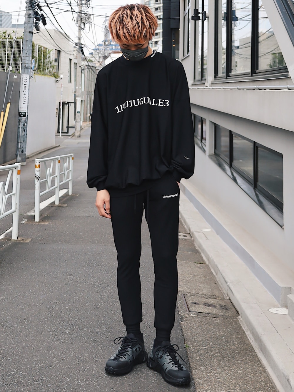 MONCLERのスニーカーを使った人気ファッションコーディネート