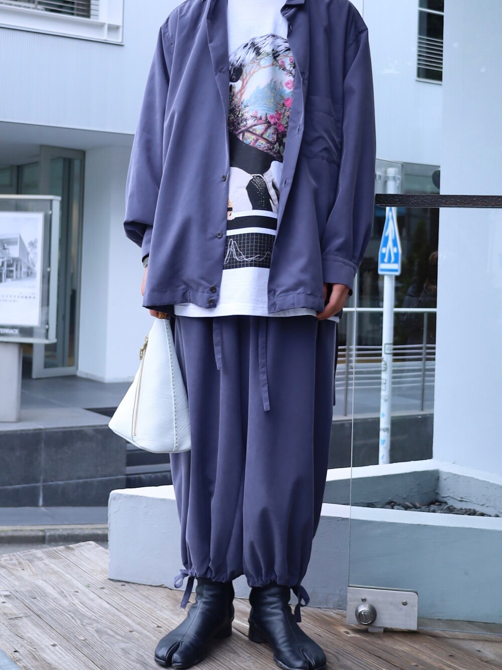「ROBES&CONFECTIONS、UNDER COVER、Maison Margiela、セットアップ、ゆるコーデ、休日コーデ、ビックシルエット、初夏コーデ、ROYAL FLASH」｜「ROBES&CONFECTIONSのアイテム（シャツ/ブラウス、パープル系）」を使った、ゆうきさん（メンズ・174cm）の春コーディネートの1枚目の写真