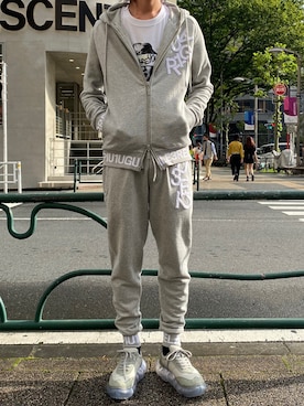 「1piu1uguale3 RELAX（ウノピュウノウグァーレトレリラックス）のアイテム（スウェットパンツ）」を使った、ゆうきさん（メンズ・174cm）の夏コーディネート