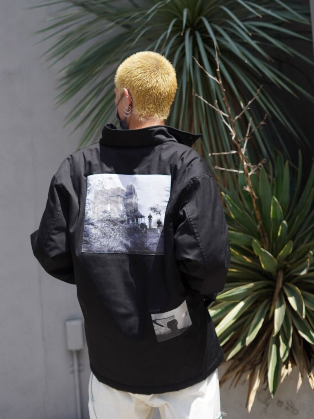 「undercover、ジャケット、シンプルスタイル、おしゃれさんと繋がりたい、きれいめカジュアル、ストリート、ストリートコーデ、ストリートファッション、ビッグシルエット、ROYAL FLASH」｜「UNDERCOVERのアイテム（ジャケット/アウター、ブラック系）」を使った、ゆうきさん（メンズ・174cm）の夏コーディネートの1枚目の写真