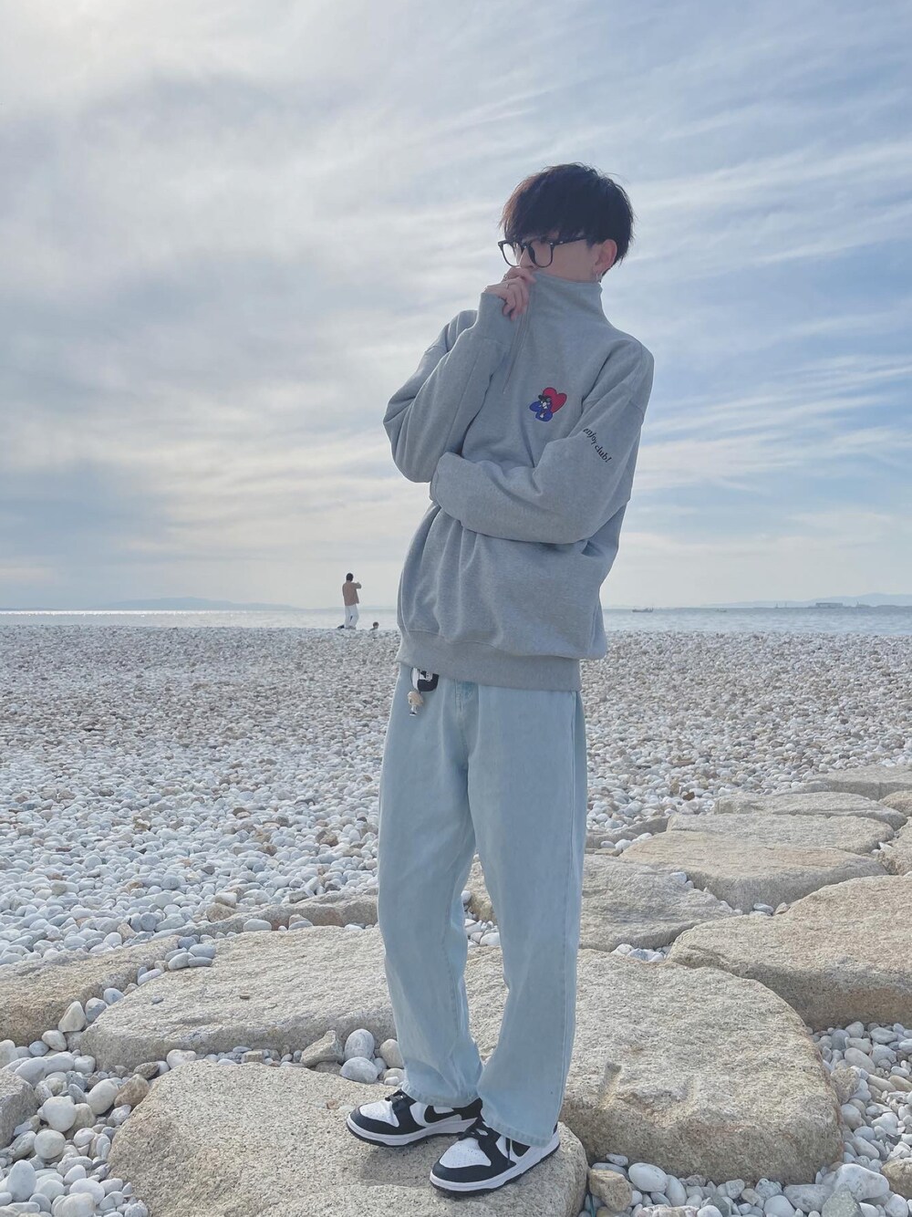 「オーバーサイズ、スニーカーコーデ、おしゃれさんと繋がりたい、春、きれいめカジュアル、休日スタイル」｜「NIKEのNIKE DUNK LOW RETRO（スニーカー、ブラック系）」を使った、nettさん（メンズ・184cm）の春コーディネートの1枚目の写真