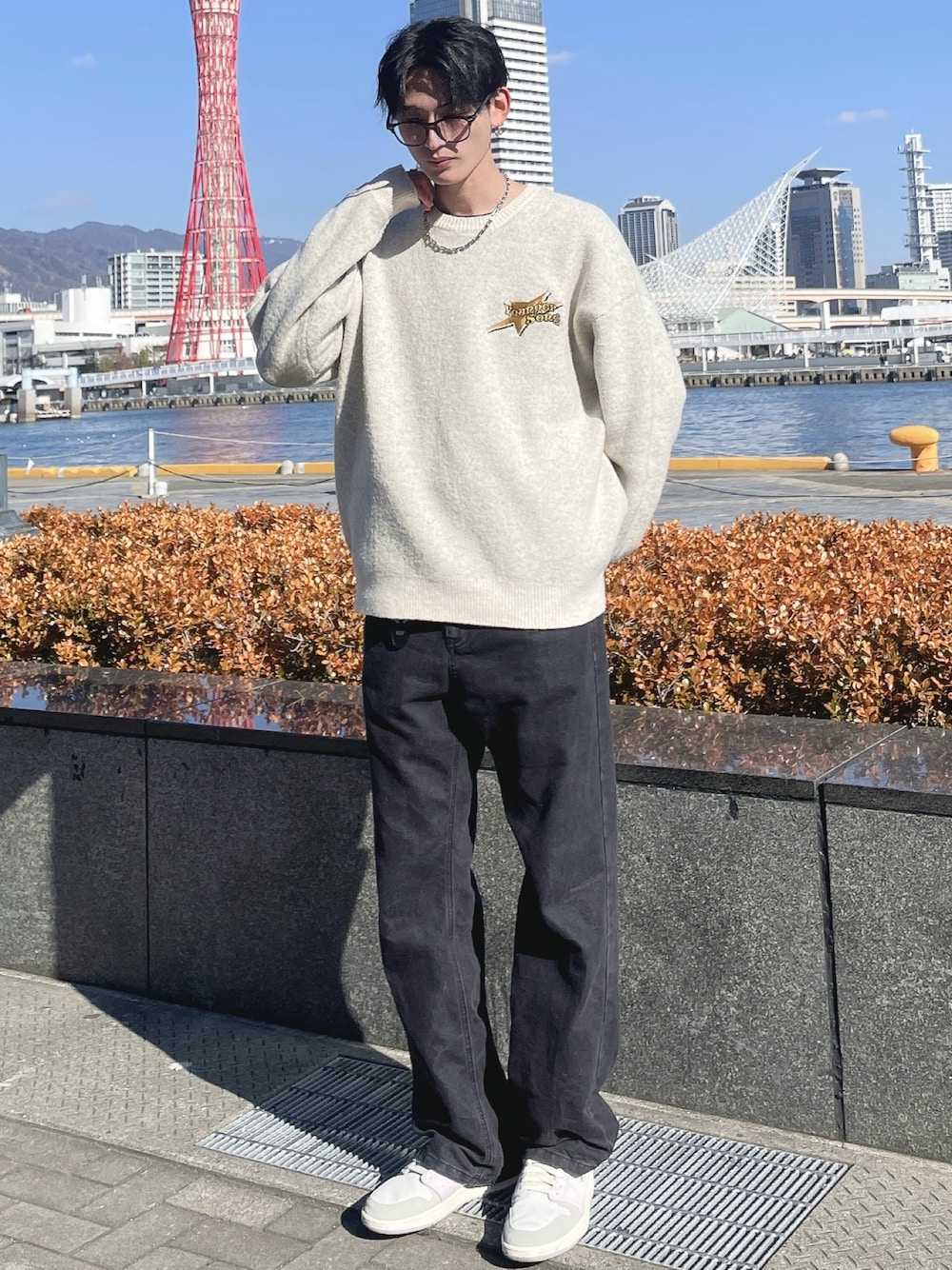 「冬コーデ、オトナカジュアル、カジュアルコーデ、ニット、ストリート、お洒落さんとつながりたい」｜「younger songのアイテム（ニット/セーター、その他）」を使った、nettさん（メンズ・185cm）の冬コーディネートの1枚目の写真