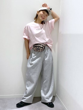 「GLOBAL WORK（グローバルワーク）の【SATELLITE CRAYON PROJECT】カラーTEE半袖/647375（Tシャツ/カットソー、ピンク系）」を使った、ちゃんさん（レディース・155cm）の夏コーディネート